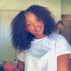 Meet your Posher, Roniya